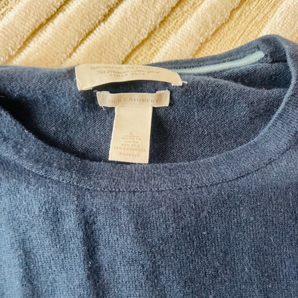 Banana Republic large silk cashmere Navy Blue Long Sleeve Sweater - Picture 2 of 4
